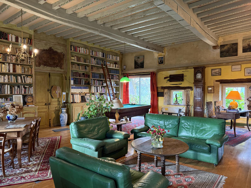 Maison - 322 m² - 18 pièces