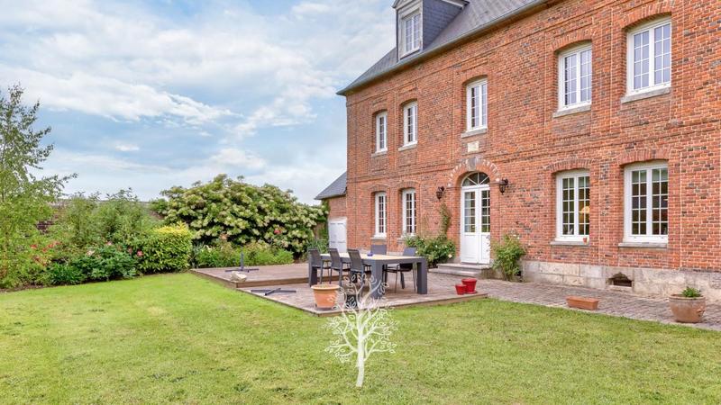 Demeure - 300 m² - 7 pièces