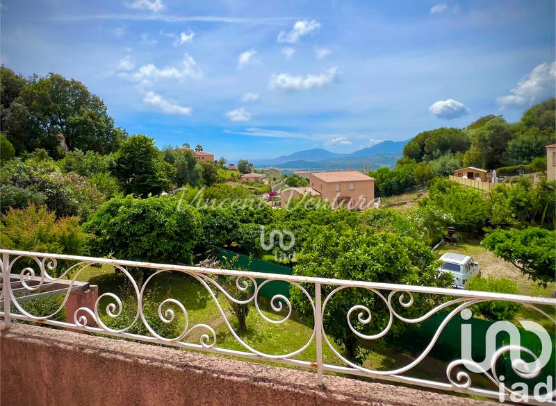 Maison - 216 m² - 8 pièces