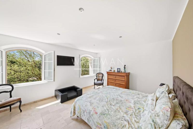 Villa - 260 m² - 10 pièces