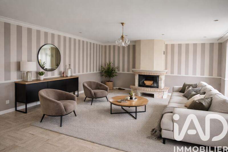 Maison - 208 m² - 8 pièces