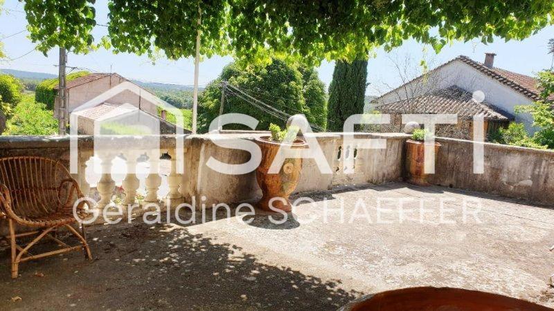 Maison - 216 m² - 7 pièces