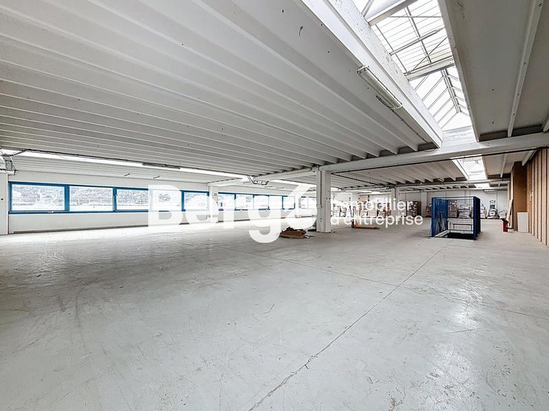Local d'activités - 1 966 m²