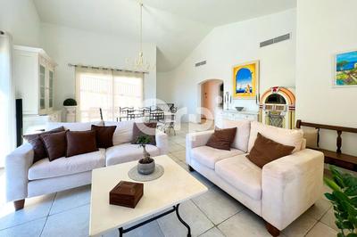 Maison - 240 m² - 8 pièces