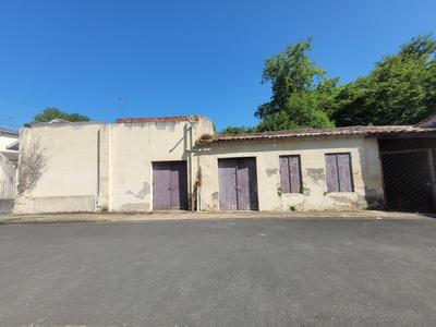 Maison - 180 m² - 2 pièces