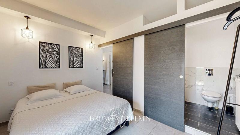 Maison - 413 m² - 12 pièces