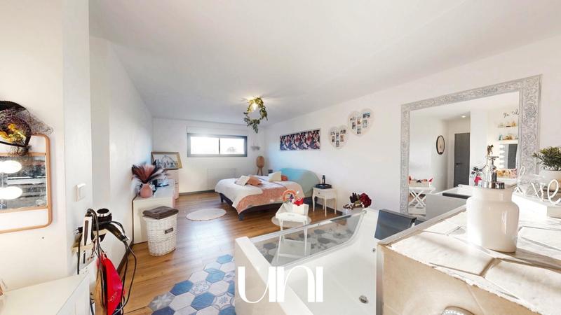 Maison - 317 m² - 9 pièces