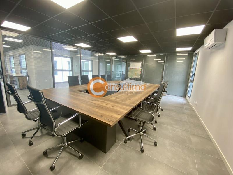 Bureau - 700 m²