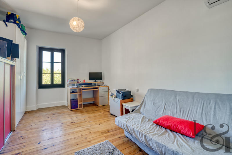 Maison - 250 m² - 13 pièces