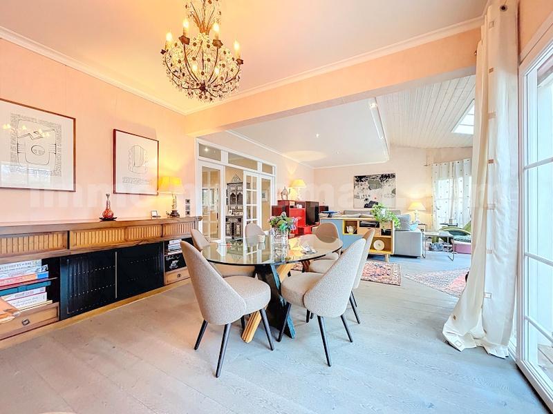 Maison - 297 m² - 7 pièces