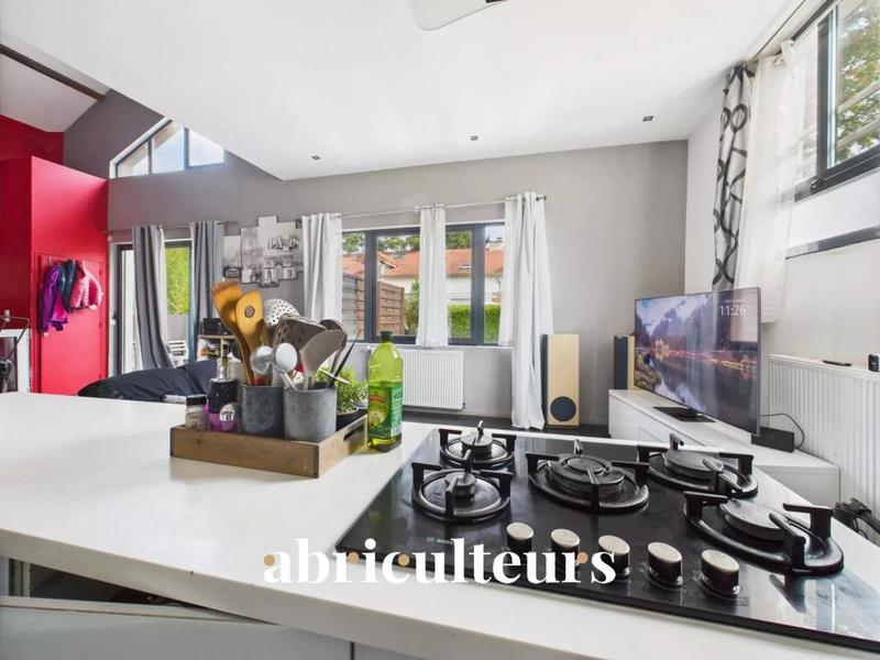 Loft - 117 m² - 6 pièces