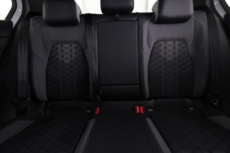 Volkswagen Golf VIII 1.5 eTSI Opf R-Line Dsg7 130 ch