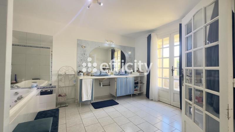 Maison - 461 m² - 10 pièces