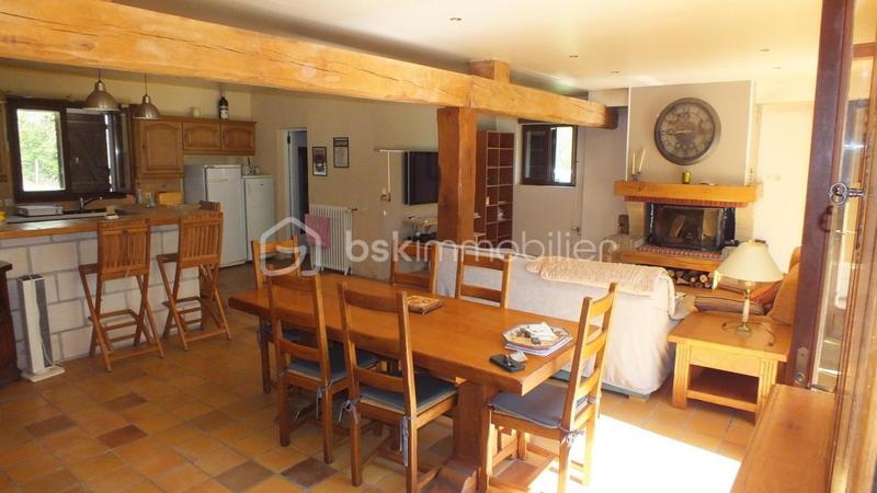 Maison traditionnelle - 219 m² - 10 pièces