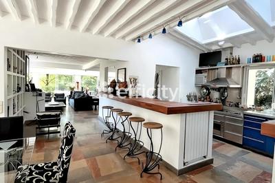 Villa - 220 m² - 8 pièces