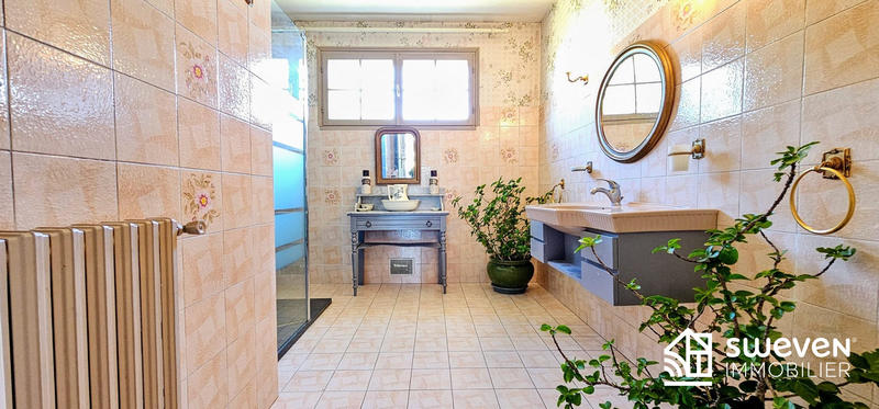 Maison traditionnelle - 146 m² - 6 pièces