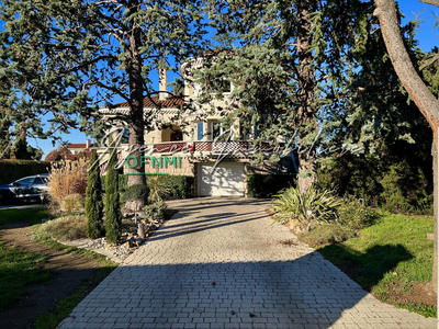 Maison - 275 m² - 8 pièces