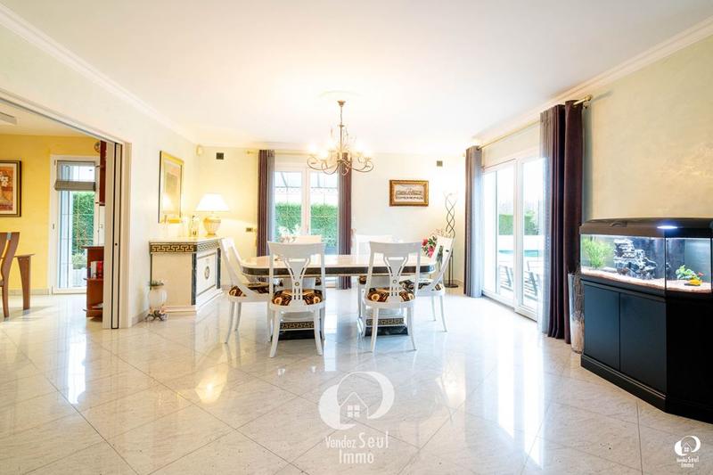 Maison traditionnelle - 274 m² - 8 pièces