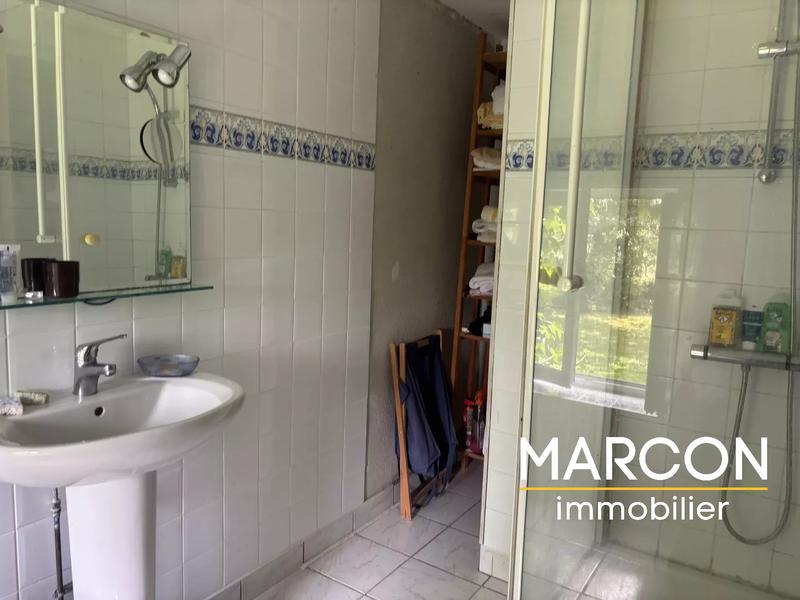 Propriété - 212 m² - 9 pièces