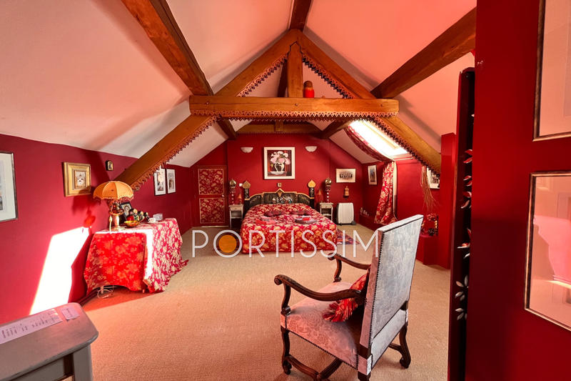 Maison - 368 m² - 10 pièces