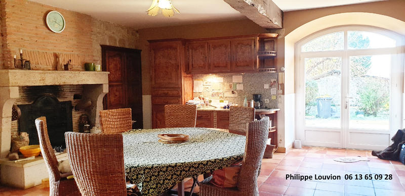 Demeure - 337 m² - 11 pièces