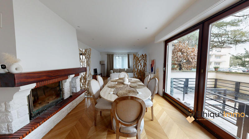 Maison - 210 m² - 6 pièces