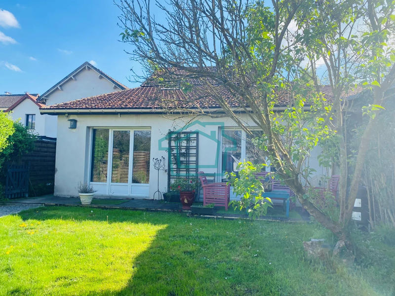 Maison - 230 m² - 7 pièces