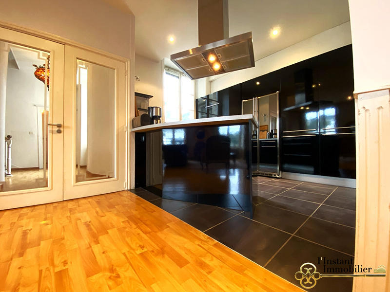 Appartement - 145 m² - 7 pièces