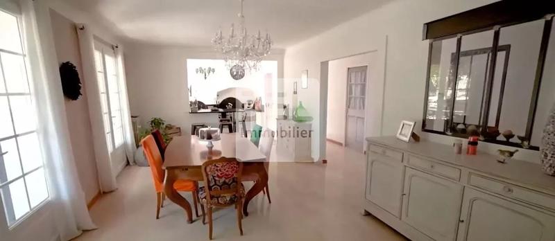 Propriété - 244 m² - 8 pièces