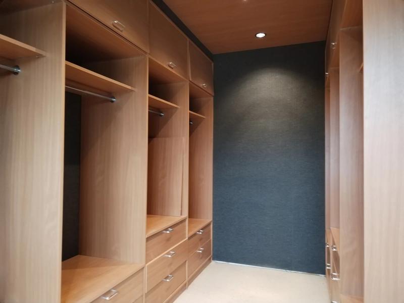 Maison - 291 m² - 12 pièces