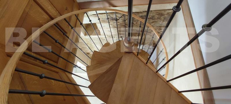 Moulin - 195 m² - 6 pièces