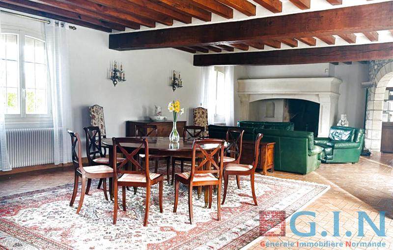 Propriété - 273 m² - 11 pièces