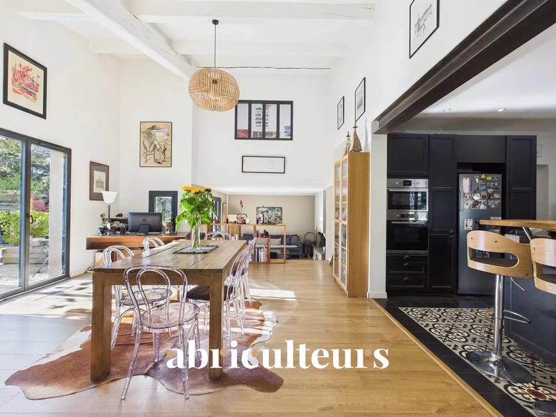 Maison - 252 m² - 8 pièces