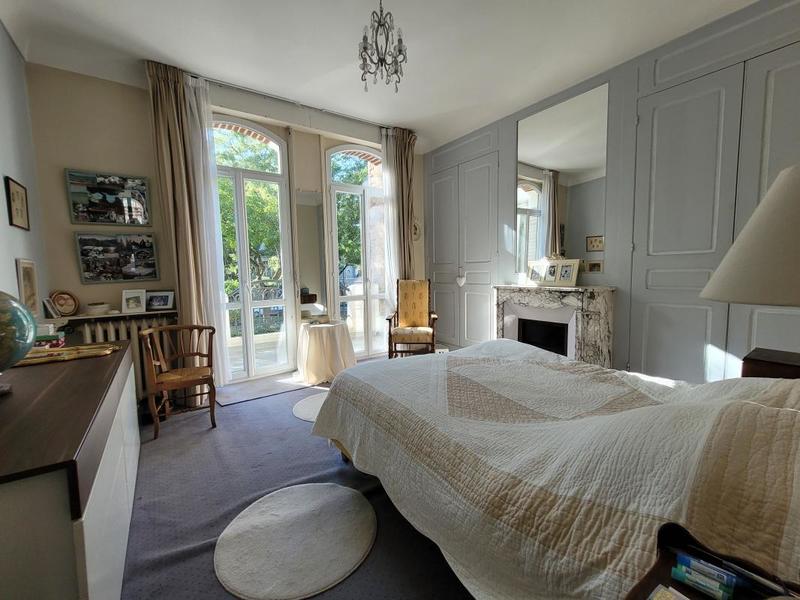 Maison - 180 m² - 8 pièces