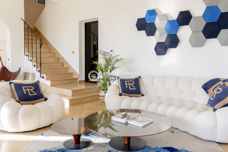 Maison - 264 m² - 6 pièces