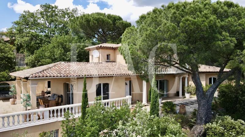 Villa - 235 m² - 8 pièces