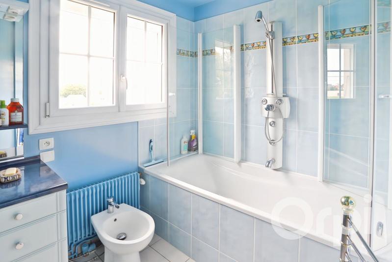 Maison - 223 m² - 7 pièces