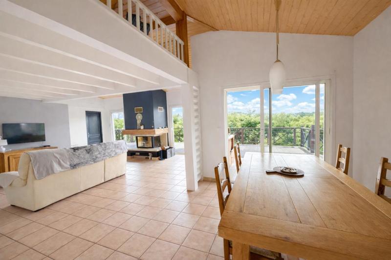 Maison - 140 m² - 6 pièces