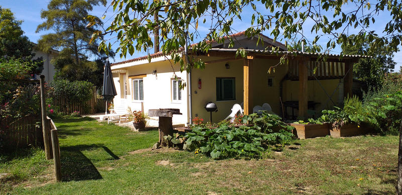 Maison - 230 m² - 10 pièces