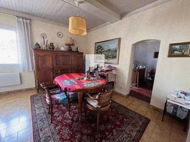 Maison - 228 m² - 12 pièces