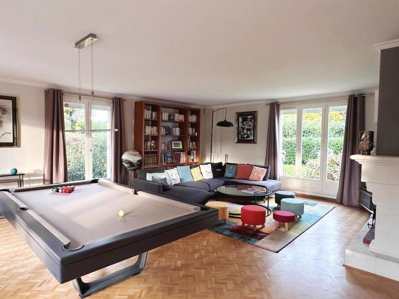 Maison - 210 m² - 9 pièces