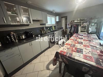 Maison - 182 m² - 7 pièces