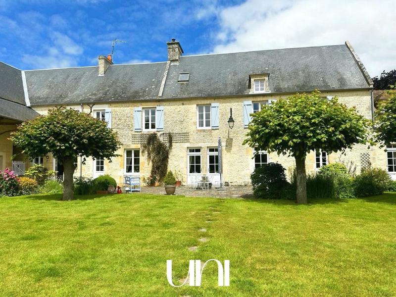 Propriété - 285 m² - 9 pièces