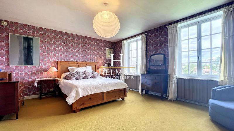 Maison - 319 m² - 9 pièces