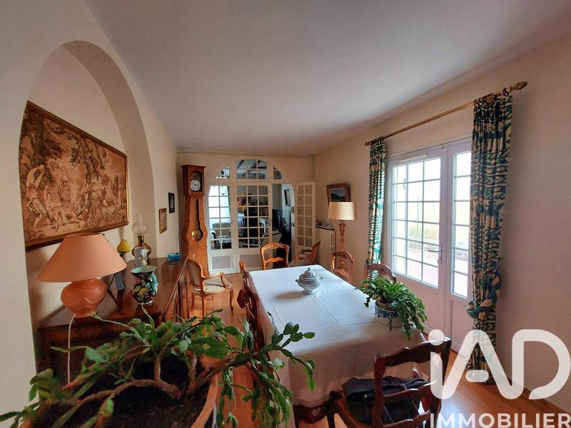 Maison - 208 m² - 6 pièces