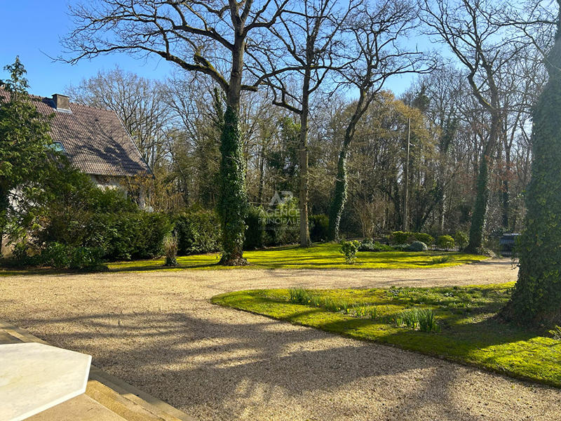 Maison - 215 m² - 9 pièces