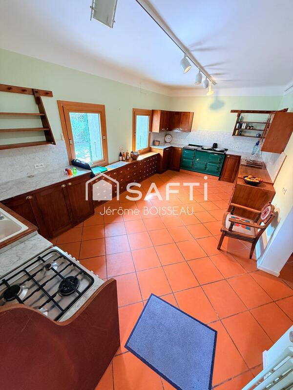 Maison - 495 m² - 12 pièces