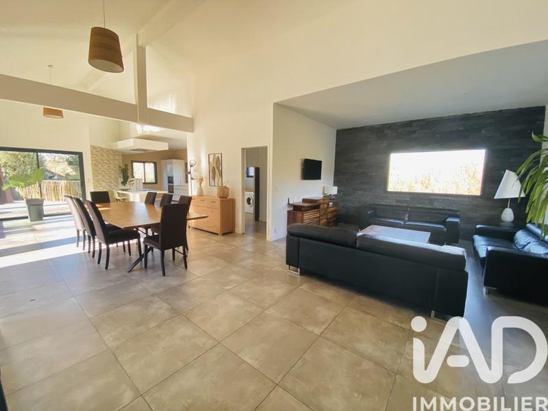 Maison - 220 m² - 7 pièces