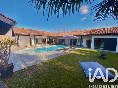 Maison - 220 m² - 7 pièces