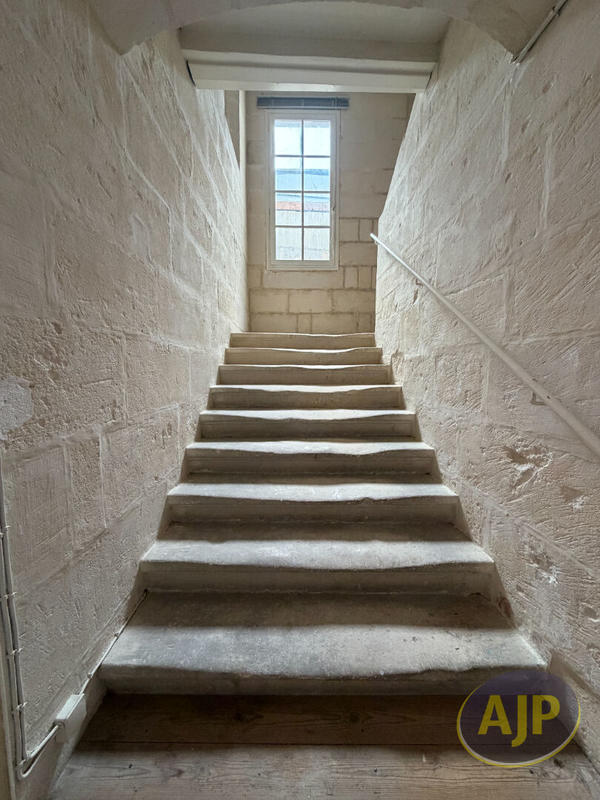 Maison - 346 m² - 11 pièces